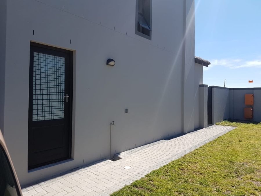 To Let 3 Bedroom Property for Rent in Parklands North Western Cape
